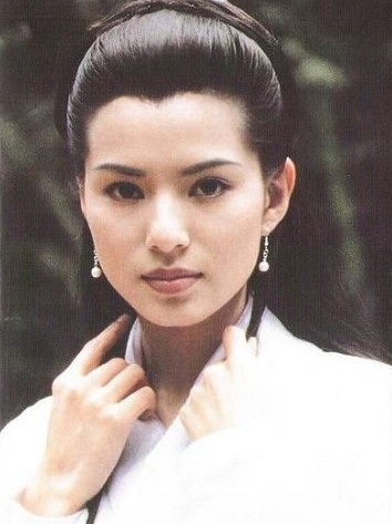 39 tuổi, “Cô Cô” Lý Nhược Đồng vẫn xinh đẹp lạ thường - 9 Lý Nhược Đồng với vai diễn Tiểu Long Nữ thành công ngày nào.