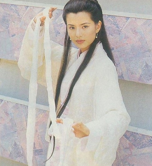 39 tuổi, “Cô Cô” Lý Nhược Đồng vẫn xinh đẹp lạ thường - 10 Lý Nhược Đồng với vai diễn Tiểu Long Nữ thành công ngày nào.