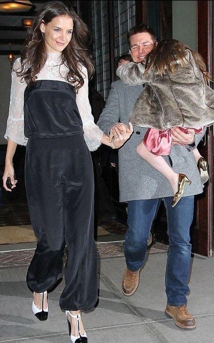 Năm ngoái, cô đón tuổi mới tại một nhà hàng sang trọng cùng Tom Cruise và con gái.