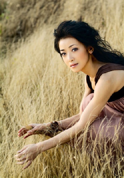 “Bản sao” của Kim Hee Sun ngày càng gợi cảm