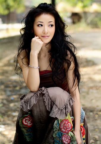 “Bản sao” của Kim Hee Sun ngày càng gợi cảm