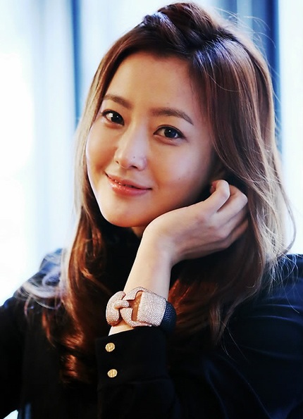 ...biểu tượng sắc đẹp số một xứ Hàn Kim Hee Sun.