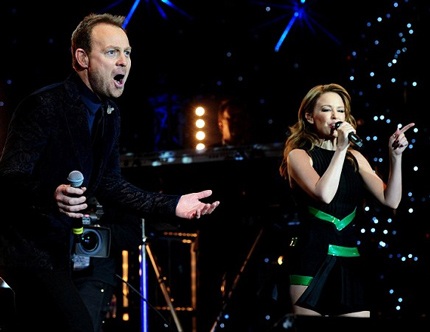 Khán giả có mặt tại đêm diễn như muốn vỡ òa khi cặp song ca nổi tiếng nước Úc hát lại ca khúc