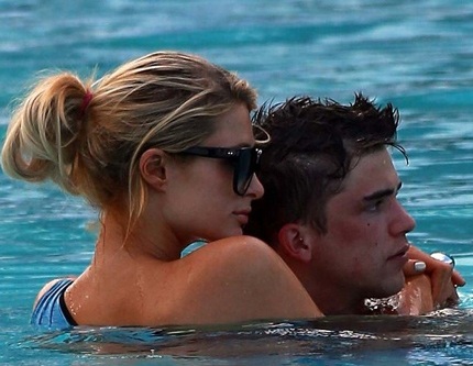 Cặp đôi này chẳng bao giờ rời nhau nửa bước.