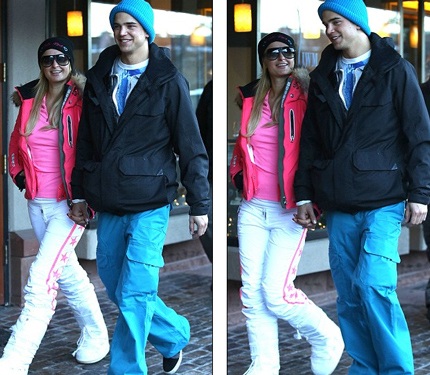 Cặp đôi này chẳng bao giờ rời nhau trong suốt thời gian đi nghỉ.