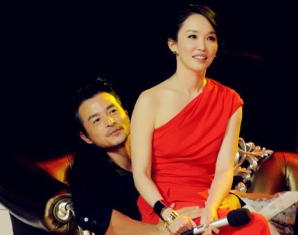 Người đẹp phá cách với những bộ trang phục bụi bặm trẻ trung.