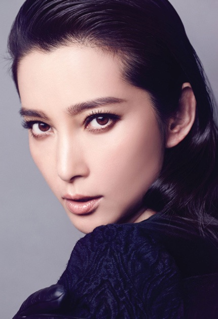 Thư Kỳ cũng đẹp xinh hơn nhiều nhờ son phấn.