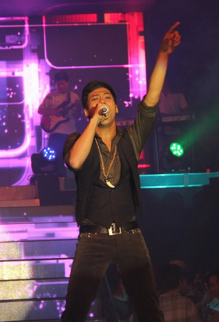 Các học trò của Mr. Đàm say sưa hát trong chương trình