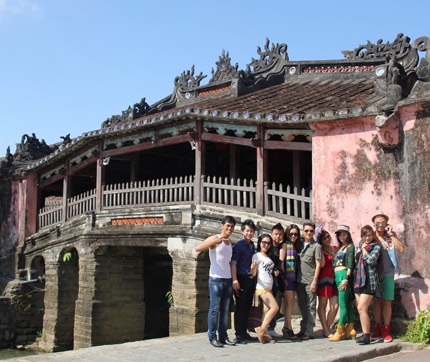 Mr. Đàm còn tranh thủ dẫn học trò đi thăm quan trong thời gian ở Đà Nẵng.