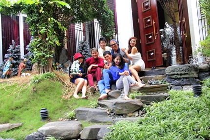 Ngoài ra, team Đàm Vĩnh Hưng còn gửi tặng khán giả yêu mến và ủng hộ đội Đàm Vĩnh Hưng ca khúc