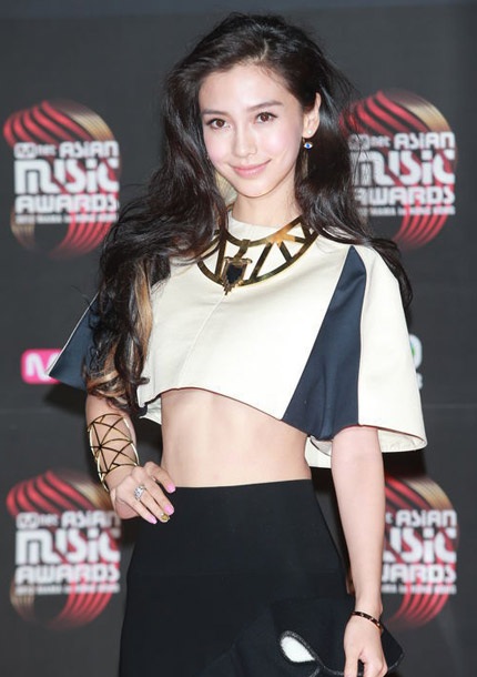 Nữ diễn viên trẻ Angelababy cá tính và rạng ngời.