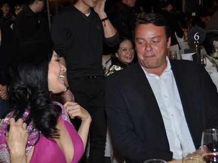 “Biểu tượng gợi cảm” Chung Lệ Đề lộ ngấn mỡ - 16