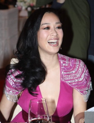 “Biểu tượng gợi cảm” Chung Lệ Đề lộ ngấn mỡ - 13