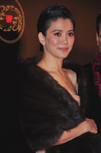 Thủy Linh hững hờ váy xanh  - 6