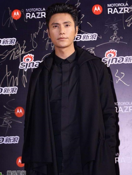 Thủy Linh hững hờ váy xanh  - 22