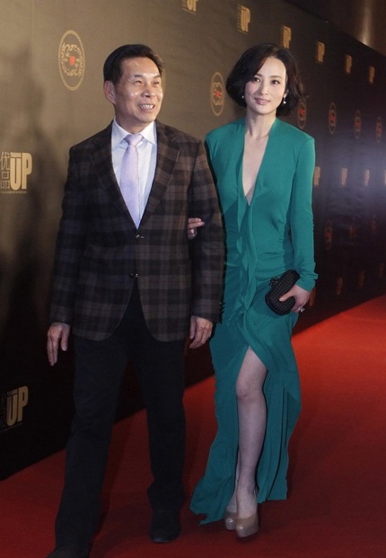 Thủy Linh hững hờ váy xanh  - 2