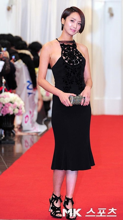 Ngắm sao Hàn khoe dáng yêu kiều trên thảm đỏ  - 21