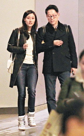 Lý Gia Hân và chồng. Cuộc sống hạnh phúc của Lý Gia Hân là niềm ghen tị với nhiều người đẹp.