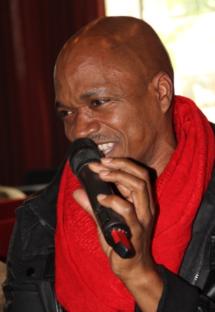 Giọng ca đến từ Mỹ Jess Campbell cũng chăm chú luyện tập cùng các thí sinh của Giọng hát Việt