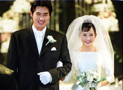 Chồng cũ Choi Jin Sil không chia tài sản cho con - 2 Choi Ji Shil và Jo Sung Min trong ngày cưới năm 2000.