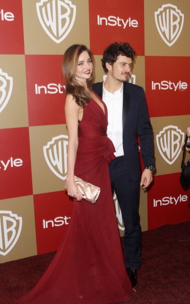 Miranda còn tựa nhẹ đầu vào vai chồng khi đứng trước rừng máy ảnh.