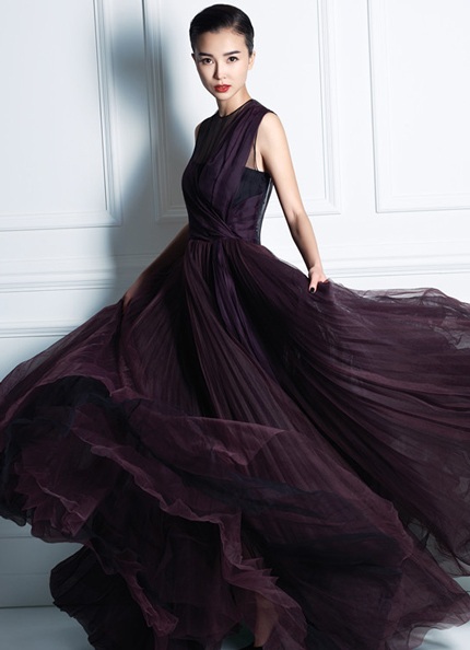 Diêu Tinh Đồng sở hữu gương mặt thanh tú hoàn hảo và dáng vóc của một người mẫu.