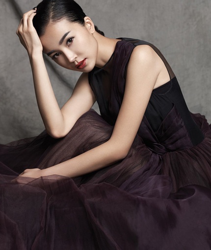 Diêu Tinh Đồng sở hữu gương mặt thanh tú hoàn hảo và dáng vóc của một người mẫu.