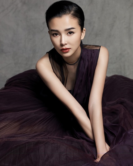 Diêu Tinh Đồng sở hữu gương mặt thanh tú hoàn hảo và dáng vóc của một người mẫu.