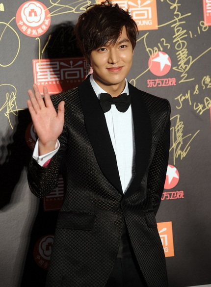 Tinh mắt có thể nhận ră rằng, người đẹp mới xóa bỏ một hình xăm trên bả vai trái.