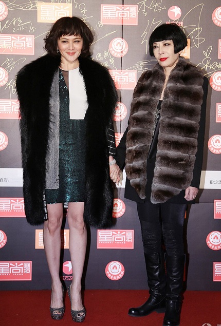 Tinh mắt có thể nhận ră rằng, người đẹp mới xóa bỏ một hình xăm trên bả vai trái.