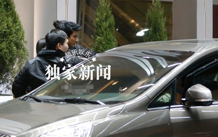 Vương Lực Hoành tiếp tục “dính” tin đồn giới tính - 9 Vương Lực Hoành đã quyết định chi tiền thuê vệ sĩ để bảo vệ cuộc sống riêng tư của anh.