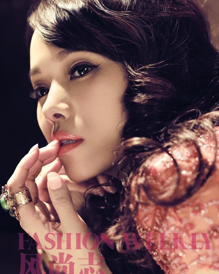 Đã ngoài tứ tuần nhưng Y Năng Tịnh vẫn là một cái tên người mẫu ảnh hot tại Trung Quốc.