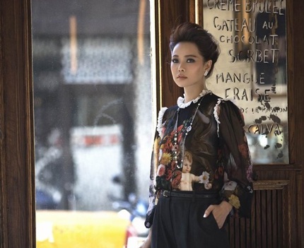 Đã ngoài tứ tuần nhưng Y Năng Tịnh vẫn là một cái tên người mẫu ảnh hot tại Trung Quốc.