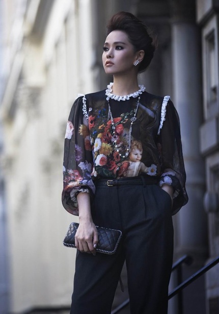 Đã ngoài tứ tuần nhưng Y Năng Tịnh vẫn là một cái tên người mẫu ảnh hot tại Trung Quốc.