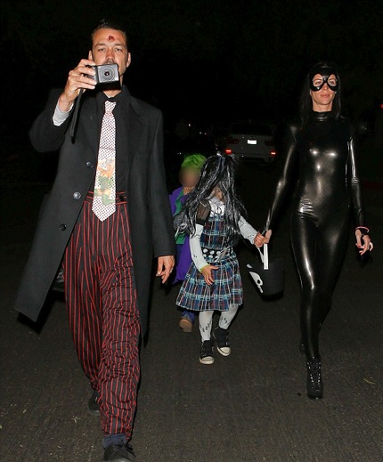 Halloween vừa rồi, cả gia đình đạo diễn Rupert Sanders còn đi chơi với nhau rất vui vẻ.