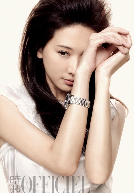 Trang điểm nhẹ càng khiến Lâm Chí Linh trẻ trung.