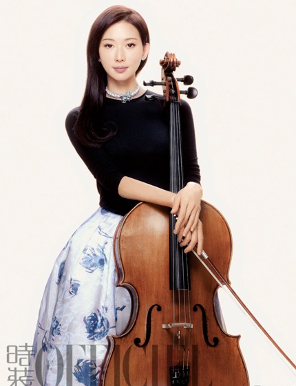 Trang điểm nhẹ càng khiến Lâm Chí Linh trẻ trung.