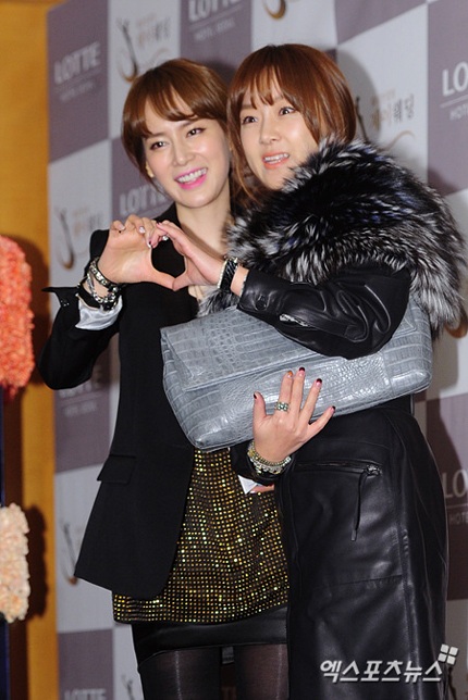 Nhiều nghệ sĩ của làng giải trí xứ Hàn đã đến chúc mừng hạnh phúc cô dâu Sunye.