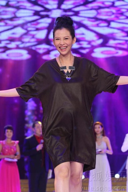 Năm 2011, Thái Thiếu Phân và chồng chào đón cô con gái đầu lòng sau nỗ lực thụ tinh nhân tạo.