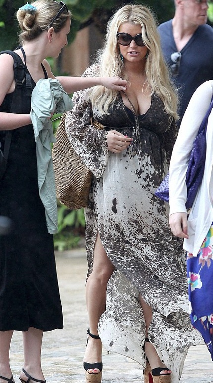 "Bà bầu" Jessica Simpson khoe thân hình đầy đặn - 5 Vợ chồng Jessica sẽ đón thêm thành viên mới trong gia đình vào mùa hè này.