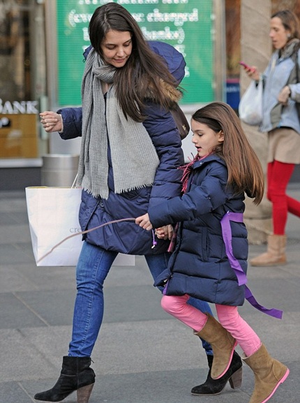 Katie Holmes dành cho cno gái sự quan tâm đặc biệt nhất.