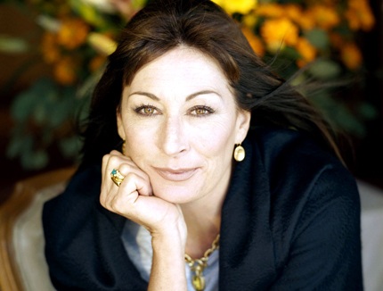 Gương mặt hoàn hảo, thanh tú của Anjelica Huston khi còn trẻ.