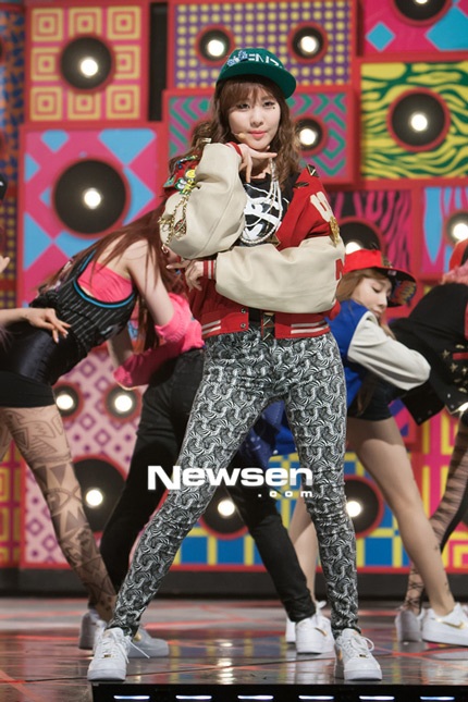 Phong cách của họ rất trẻ trung, gợi cảm và sôi động.