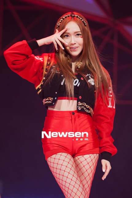 Phong cách của họ rất trẻ trung, gợi cảm và sôi động.