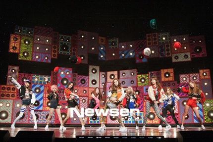 Phong cách của họ rất trẻ trung, gợi cảm và sôi động.