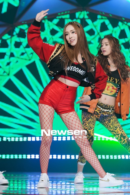 Phong cách của họ rất trẻ trung, gợi cảm và sôi động.