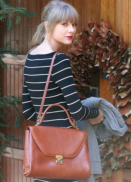 Taylor Swift tươi rói sau khi chia tay bạn trai - 1 Taylor Swift rạng rỡ sau khi chia tay bạn trai