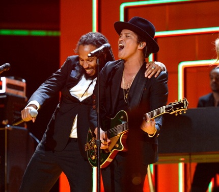 Ziggy Marley và Bruno Mars cùng song ca trên sân khấu