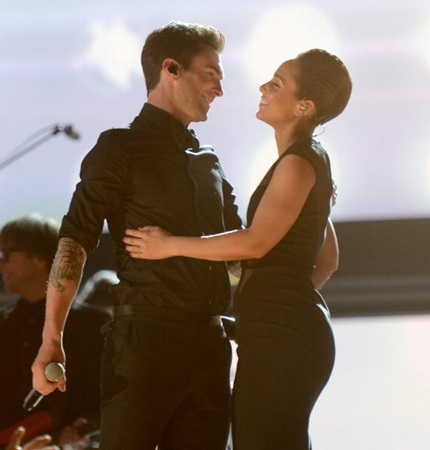 Sự kết đôi giữa Maroon 5 và nữ ca sĩ Alicia Keys mang lại cho khán giả nhiều xúc cảm.