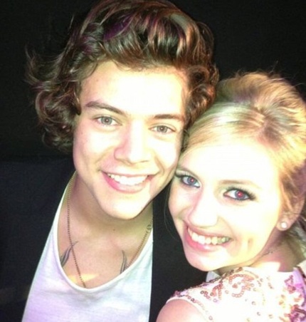 Ảnh tình tứ của Harry và Olivia cKee, con gái một triệu phú xe hơi nổi tiếng tại Anh